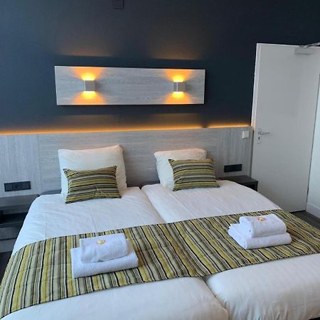 Hotel & Appartementen Royal Sas van Gent ภายนอก รูปภาพ