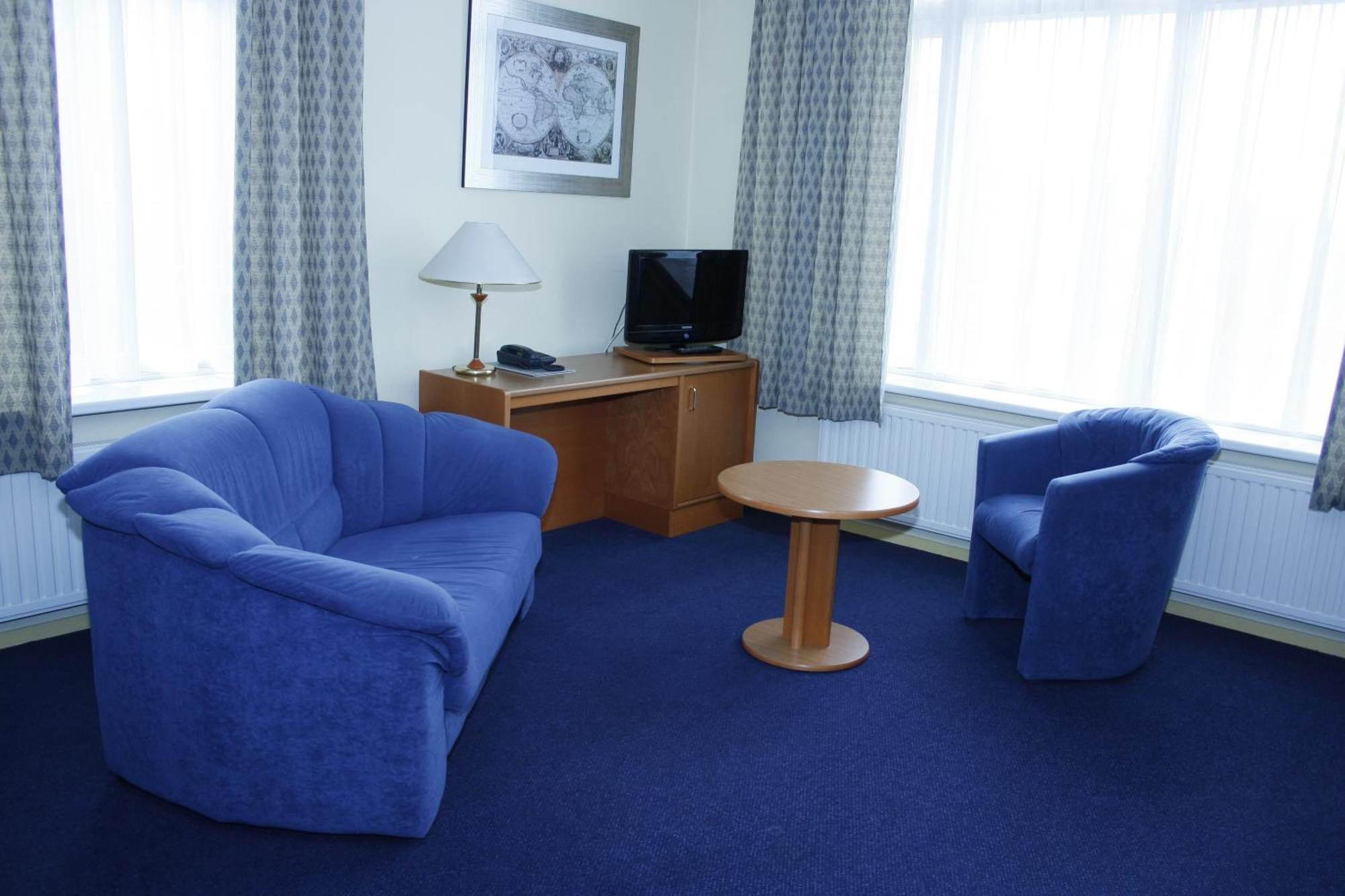 Hotel & Appartementen Royal Sas van Gent ภายนอก รูปภาพ
