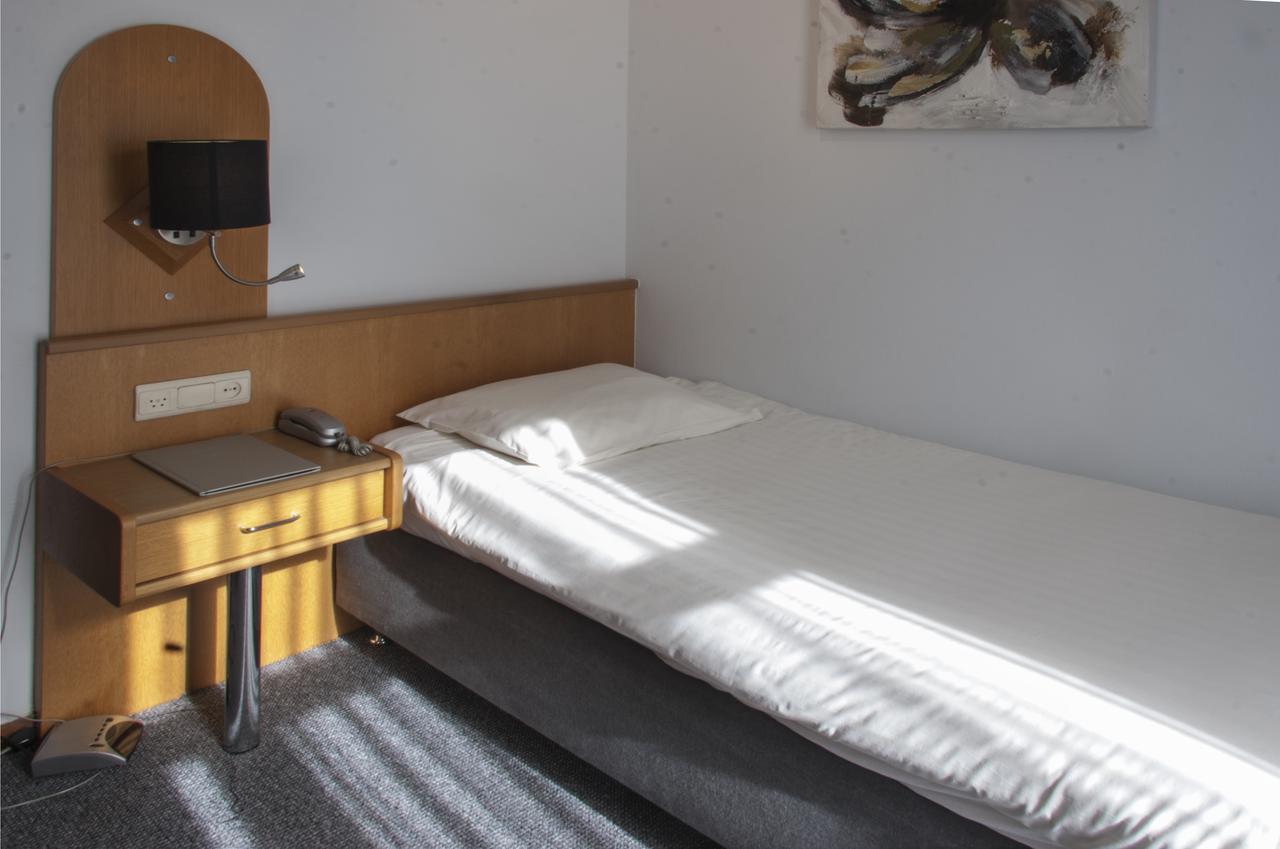 Hotel & Appartementen Royal Sas van Gent ภายนอก รูปภาพ